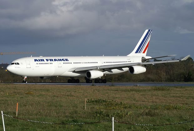 Aereo Airbus air France vola senza trenta viti