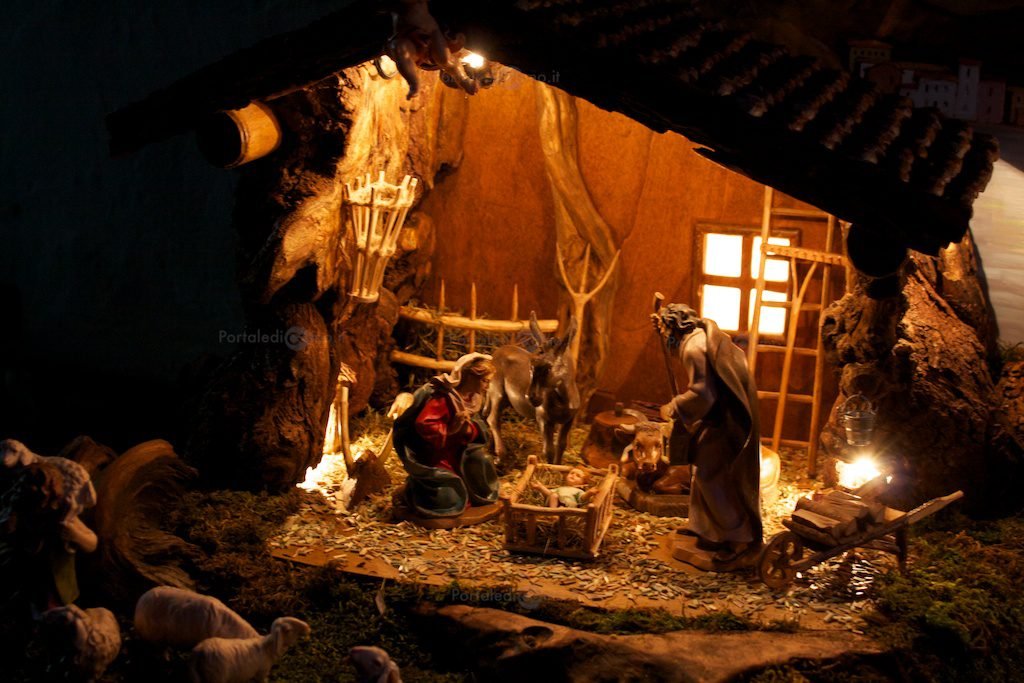 Como: Natale 2011 VII Mostra dei presepi nella Chiesa di S. Giacomo